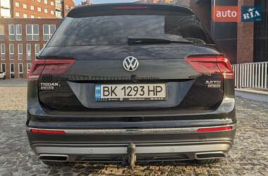 Внедорожник / Кроссовер Volkswagen Tiguan Allspace 2018 в 