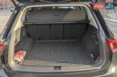 Внедорожник / Кроссовер Volkswagen Tiguan Allspace 2018 в 