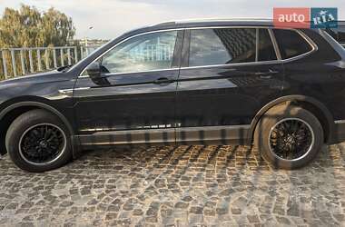 Внедорожник / Кроссовер Volkswagen Tiguan Allspace 2018 в 