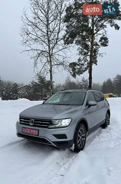 Позашляховик / Кросовер Volkswagen Tiguan Allspace 2019 в Новояворівську