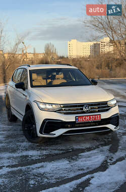 Внедорожник / Кроссовер Volkswagen Tiguan Allspace 2022 в Кривом Роге