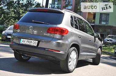 Внедорожник / Кроссовер Volkswagen Tiguan 2012 в Киеве