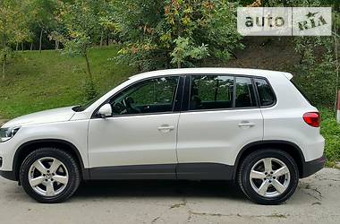 Позашляховик / Кросовер Volkswagen Tiguan 2012 в 