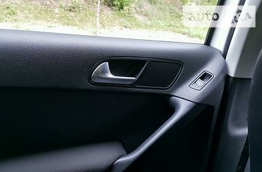 Позашляховик / Кросовер Volkswagen Tiguan 2012 в 