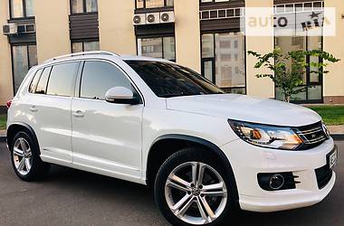 Позашляховик / Кросовер Volkswagen Tiguan 2015 в Києві