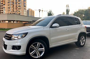 Позашляховик / Кросовер Volkswagen Tiguan 2015 в Києві