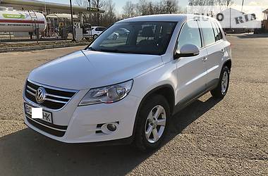 Внедорожник / Кроссовер Volkswagen Tiguan 2010 в Самборе