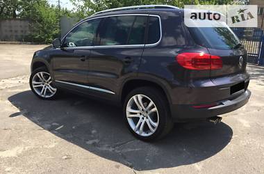 Позашляховик / Кросовер Volkswagen Tiguan 2016 в 