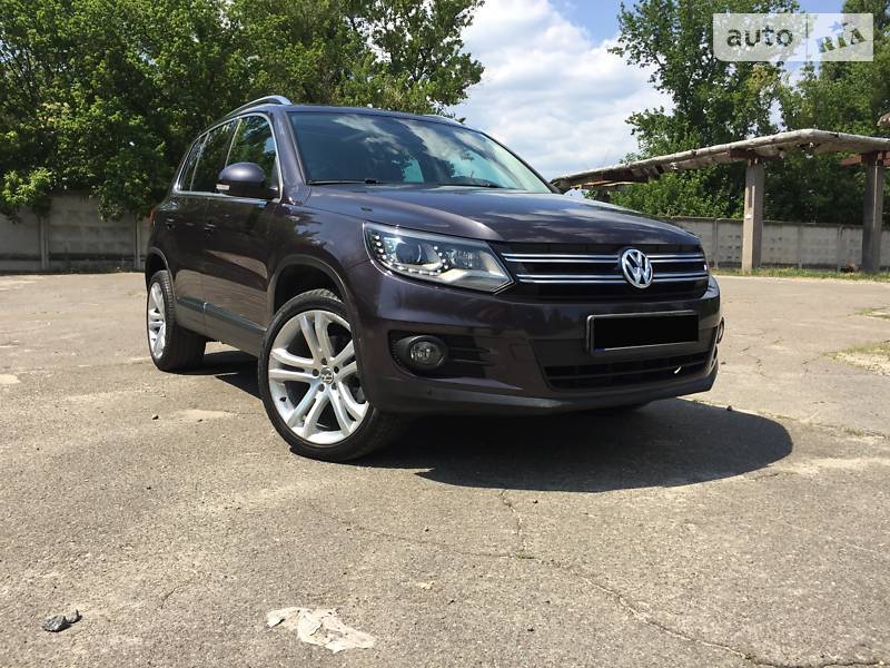 Позашляховик / Кросовер Volkswagen Tiguan 2016 в 