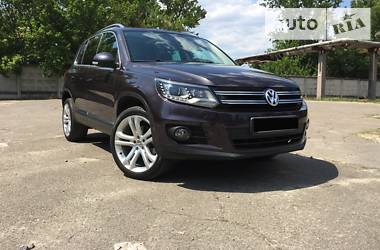 Позашляховик / Кросовер Volkswagen Tiguan 2016 в 