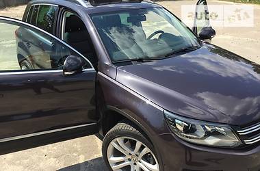 Позашляховик / Кросовер Volkswagen Tiguan 2016 в 
