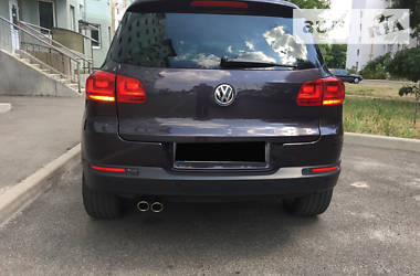 Позашляховик / Кросовер Volkswagen Tiguan 2016 в 