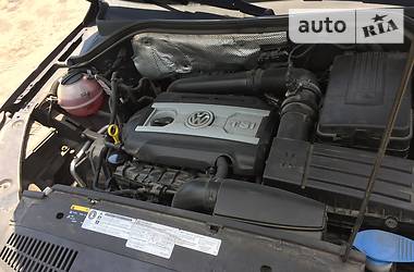 Позашляховик / Кросовер Volkswagen Tiguan 2016 в 