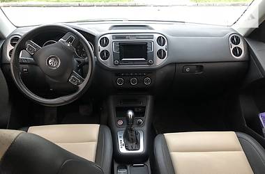 Позашляховик / Кросовер Volkswagen Tiguan 2015 в 
