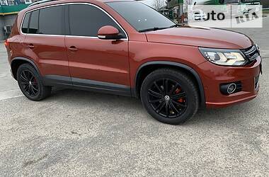 Внедорожник / Кроссовер Volkswagen Tiguan 2011 в Луцке