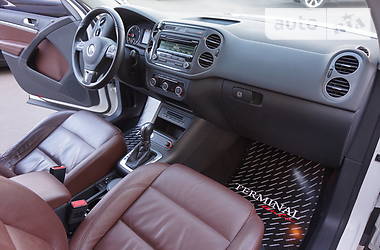 Позашляховик / Кросовер Volkswagen Tiguan 2013 в 