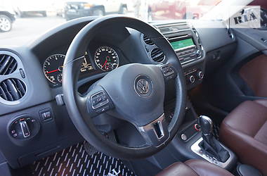 Позашляховик / Кросовер Volkswagen Tiguan 2013 в 