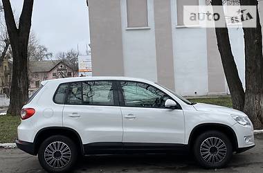 Внедорожник / Кроссовер Volkswagen Tiguan 2008 в Каменском