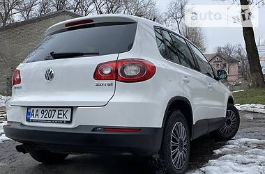 Внедорожник / Кроссовер Volkswagen Tiguan 2008 в Каменском