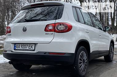 Внедорожник / Кроссовер Volkswagen Tiguan 2008 в Каменском