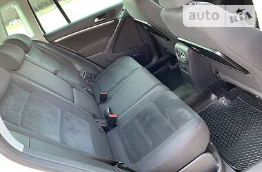 Позашляховик / Кросовер Volkswagen Tiguan 2011 в 