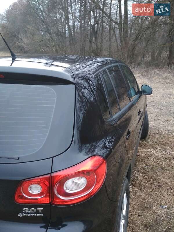 Внедорожник / Кроссовер Volkswagen Tiguan 2010 в Полтаве