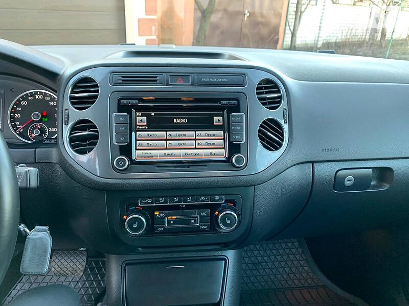 Позашляховик / Кросовер Volkswagen Tiguan 2014 в Харкові
