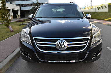 Позашляховик / Кросовер Volkswagen Tiguan 2010 в 