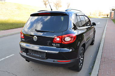 Позашляховик / Кросовер Volkswagen Tiguan 2010 в 