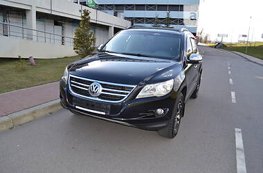 Позашляховик / Кросовер Volkswagen Tiguan 2010 в 