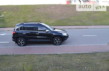 Позашляховик / Кросовер Volkswagen Tiguan 2010 в 