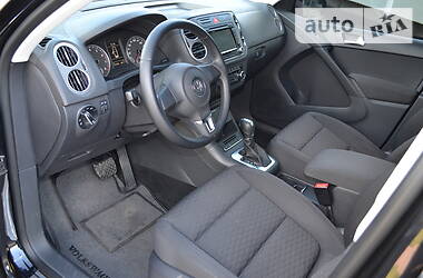 Позашляховик / Кросовер Volkswagen Tiguan 2010 в 