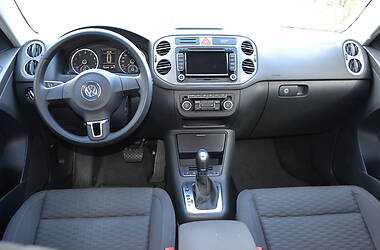 Позашляховик / Кросовер Volkswagen Tiguan 2010 в 