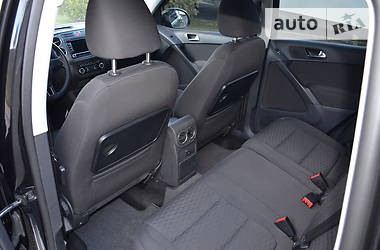 Позашляховик / Кросовер Volkswagen Tiguan 2010 в 