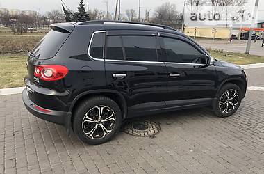 Позашляховик / Кросовер Volkswagen Tiguan 2010 в 