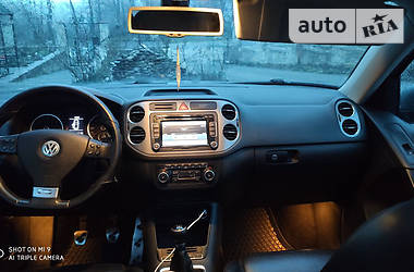 Позашляховик / Кросовер Volkswagen Tiguan 2010 в 