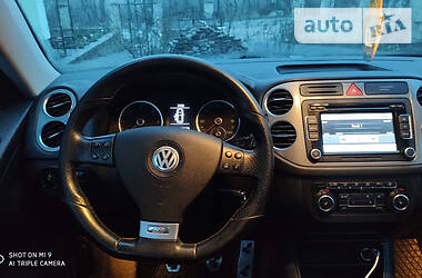 Позашляховик / Кросовер Volkswagen Tiguan 2010 в 