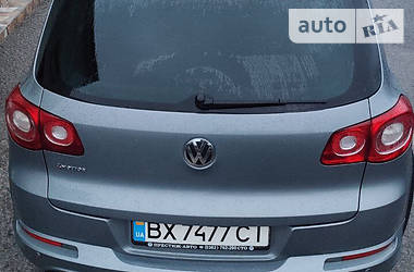 Позашляховик / Кросовер Volkswagen Tiguan 2010 в 
