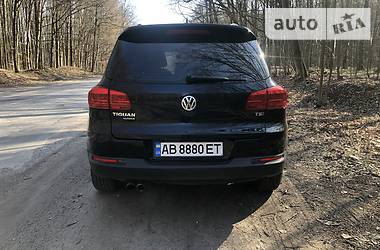 Позашляховик / Кросовер Volkswagen Tiguan 2015 в 