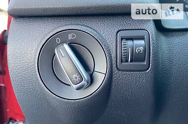 Позашляховик / Кросовер Volkswagen Tiguan 2011 в 