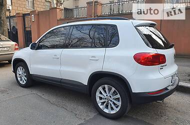 Позашляховик / Кросовер Volkswagen Tiguan 2017 в 