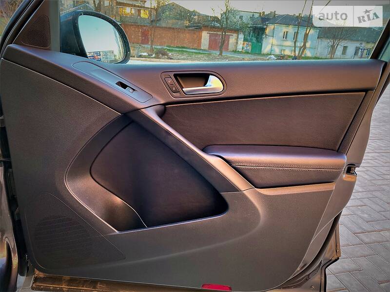 Позашляховик / Кросовер Volkswagen Tiguan 2016 в Херсоні