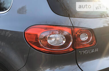 Позашляховик / Кросовер Volkswagen Tiguan 2010 в 