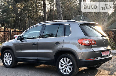 Позашляховик / Кросовер Volkswagen Tiguan 2010 в 