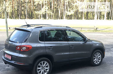 Позашляховик / Кросовер Volkswagen Tiguan 2010 в 
