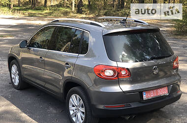 Позашляховик / Кросовер Volkswagen Tiguan 2010 в 
