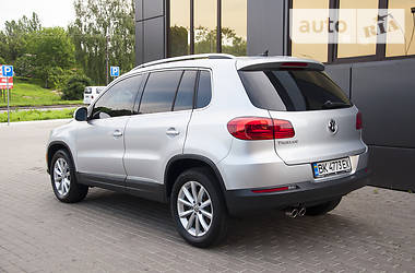 Позашляховик / Кросовер Volkswagen Tiguan 2016 в 