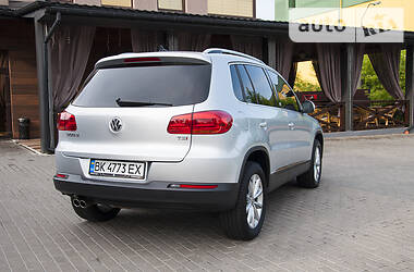 Позашляховик / Кросовер Volkswagen Tiguan 2016 в 