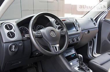 Позашляховик / Кросовер Volkswagen Tiguan 2016 в 