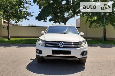 Позашляховик / Кросовер Volkswagen Tiguan 2015 в 